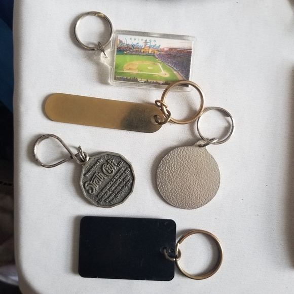 Vintage Keychains.Canada,Shells,Countries etc. - Picture 5 of 5